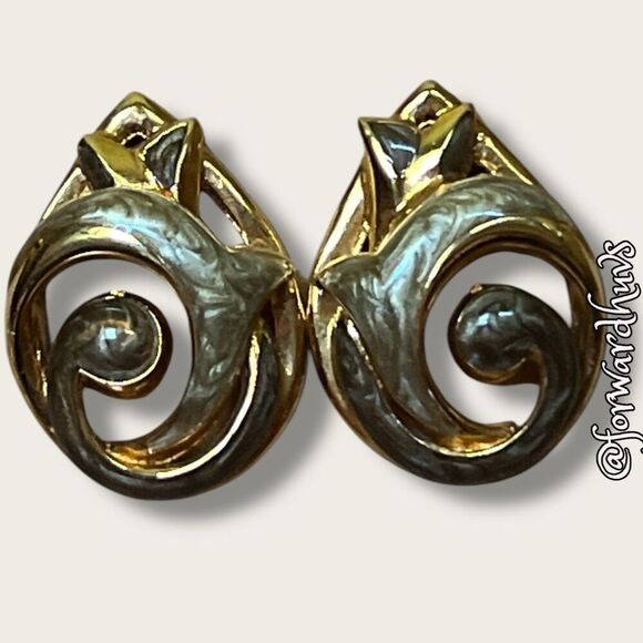 Bundle Sale 3 for $15 | Vintage 1980s - 1990s Gold-Tone Stud Earrings - Picture 5 of 9